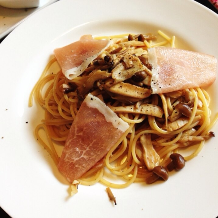 簡単!生ハムときのこのバタぽんパスタ♡